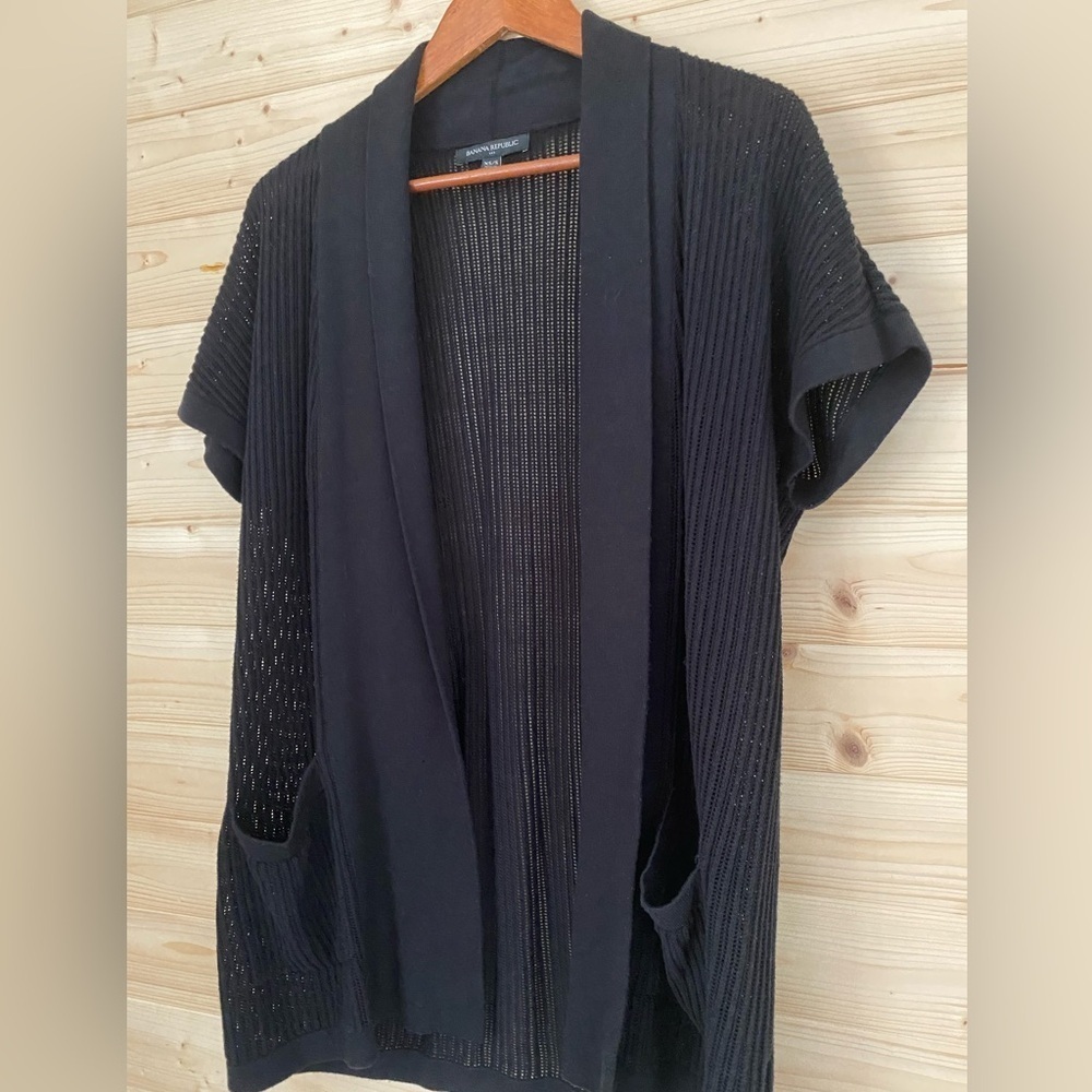 BANANA REPUBLIC Women’s XS/S Black Short Sleeve Front Pockets Cardigan Sweater - Picture 2 of 10